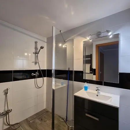 לינה וארוחת בוקר Scots Goscinne 3*