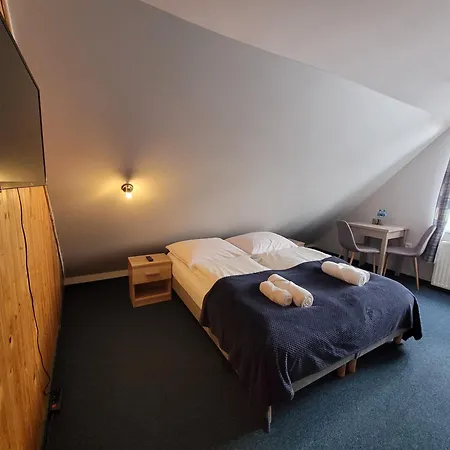 Scots Goscinne שצ'קלארסקה פוראובה