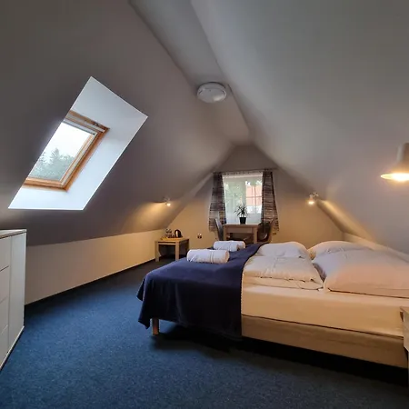 Scots Goscinne שצ'קלארסקה פוראובה